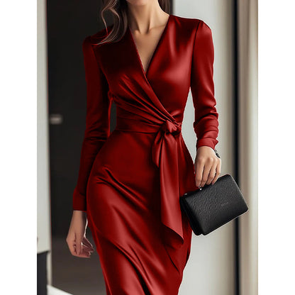 Robe Midi en Satin Bordeaux – Élégance Intemporelle et Silhouette Sculptée