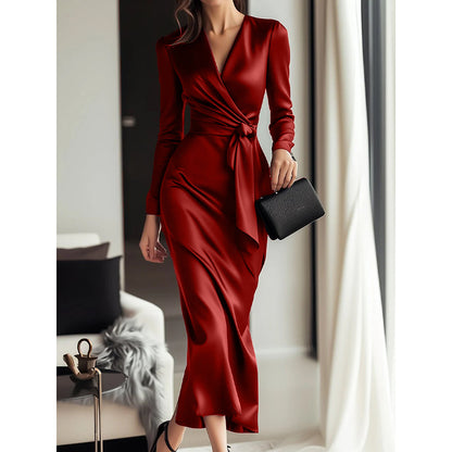 Robe Midi en Satin Bordeaux – Élégance Intemporelle et Silhouette Sculptée