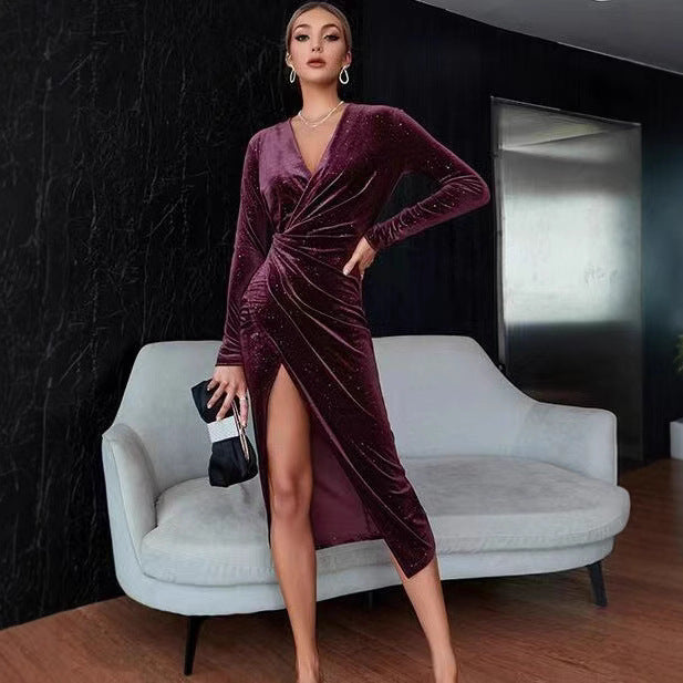 Robe Femme en Velours Doré – Élégance Intemporelle, Col V et Coupe Asymétrique