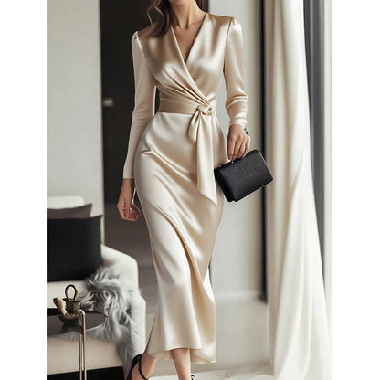 Robe Midi en Satin Bordeaux – Élégance Intemporelle et Silhouette Sculptée